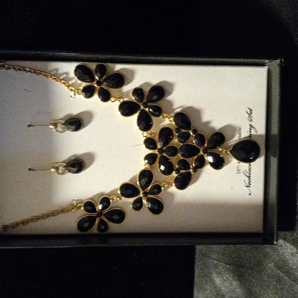 New boxed jewelry set